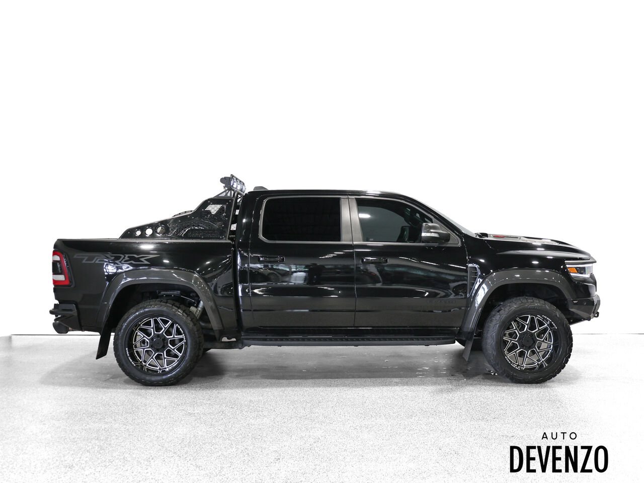 2021 Ram 1500 Black Saint-Eustache - photo #2