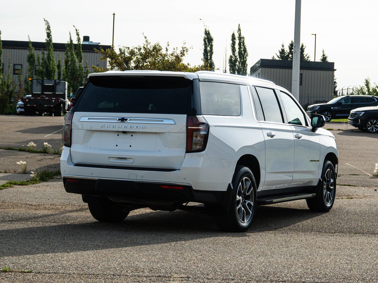 2023 Chevrolet Suburban 4WD 4dr LS White Sherwood Park - photo #13
