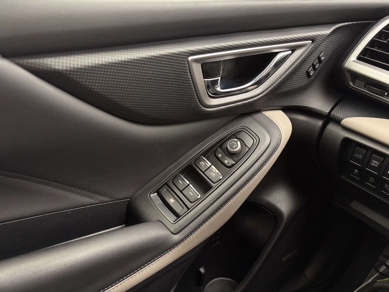 2024 Subaru Forester Silver Gatineau - photo #10
