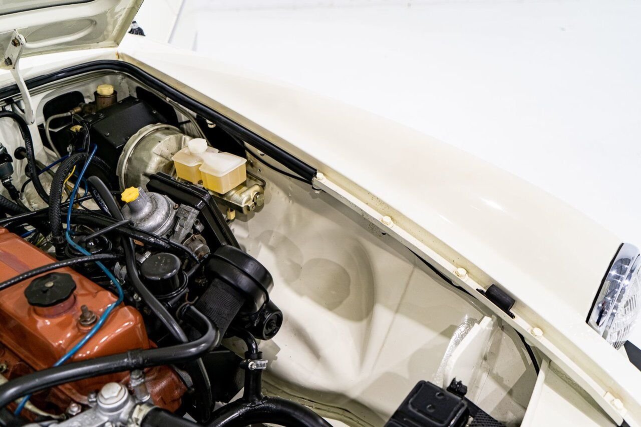 MG B Beautifully presented from former complete restoration 1979 Blanc Montréal - photo #16
