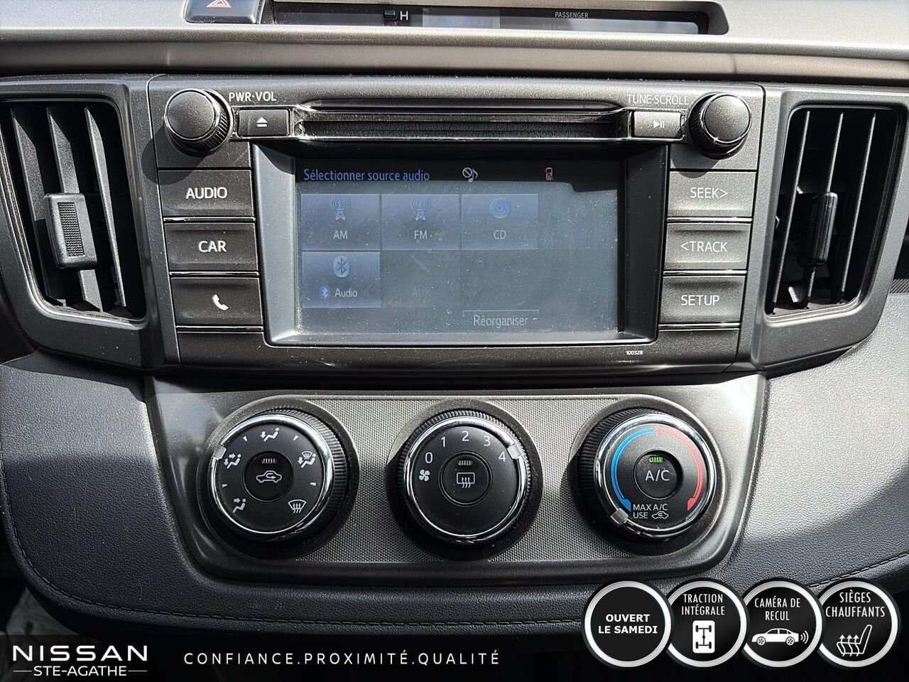 2015 Toyota RAV4 Black Ste-Agathe des Monts - photo #7