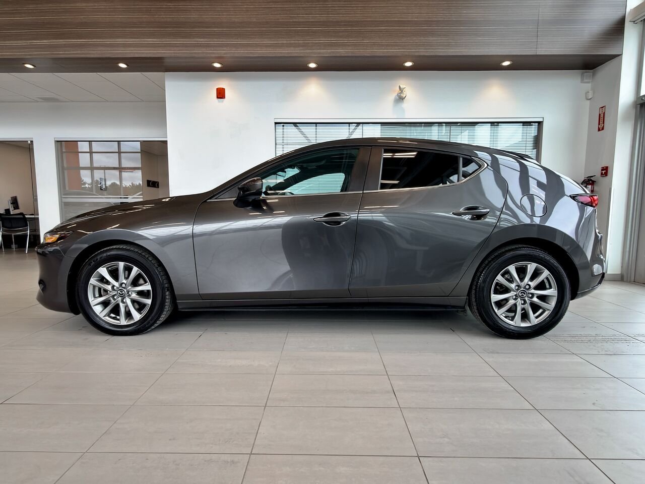 2024 Mazda Mazda3 Sport Grey Notre-Dame-des-Prairies - photo #7