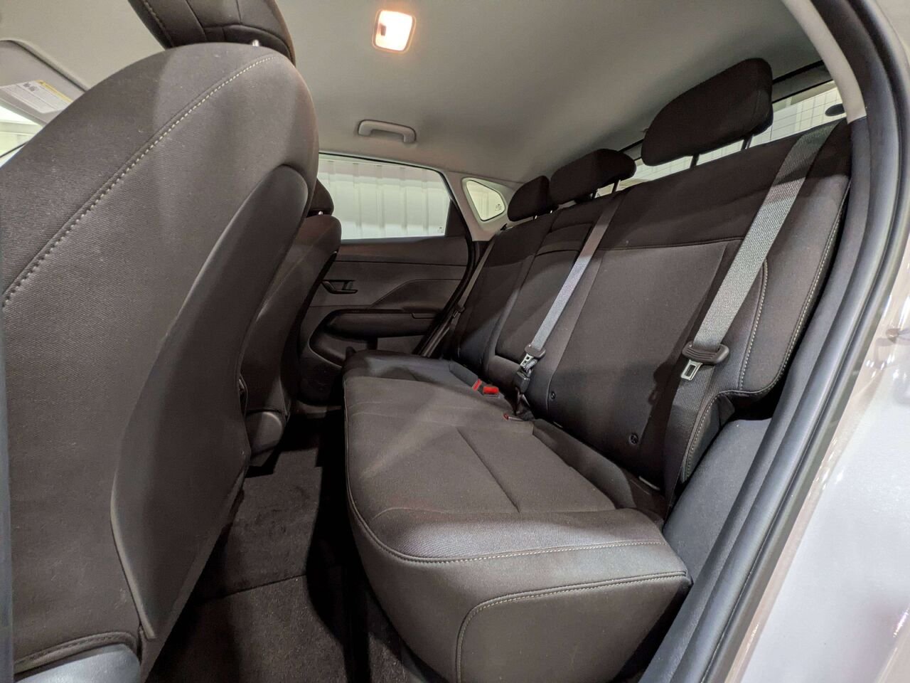 2025 Hyundai Kona 2.0L Preferred AWD Grey Val-David - photo #10