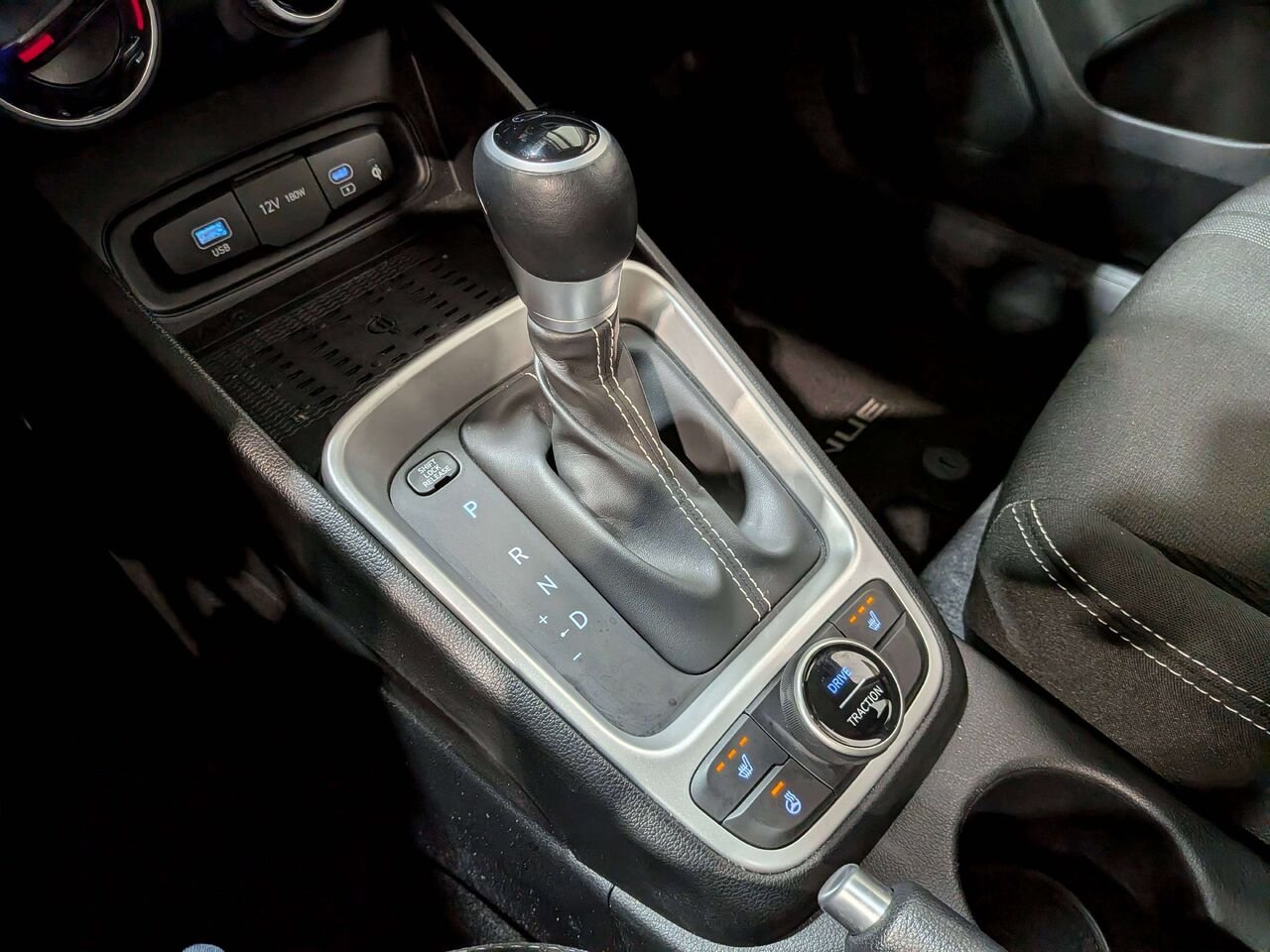 2026 Hyundai Venue Preferred IVT Black Val-David - photo #29