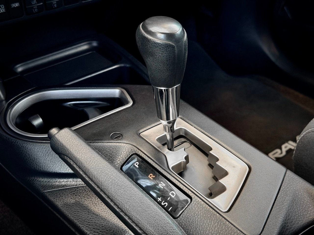 2017 Toyota RAV4 Hybrid Silver Notre-Dame-des-Prairies - photo #31