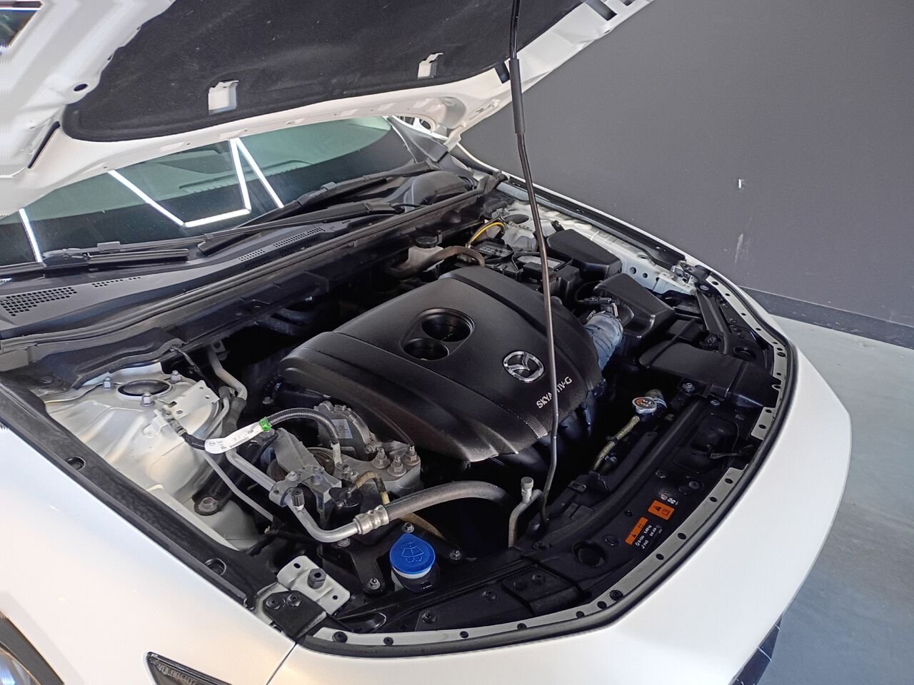 2019 Mazda Mazda3 White Blainville - photo #32