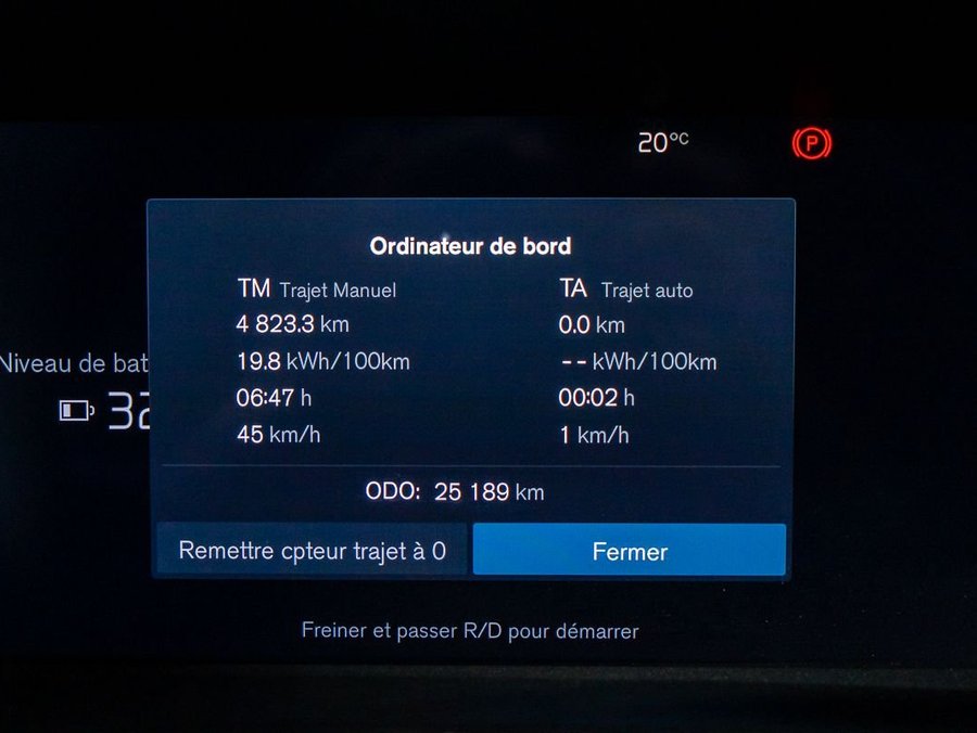 2025 Volvo EX40 Ultra White