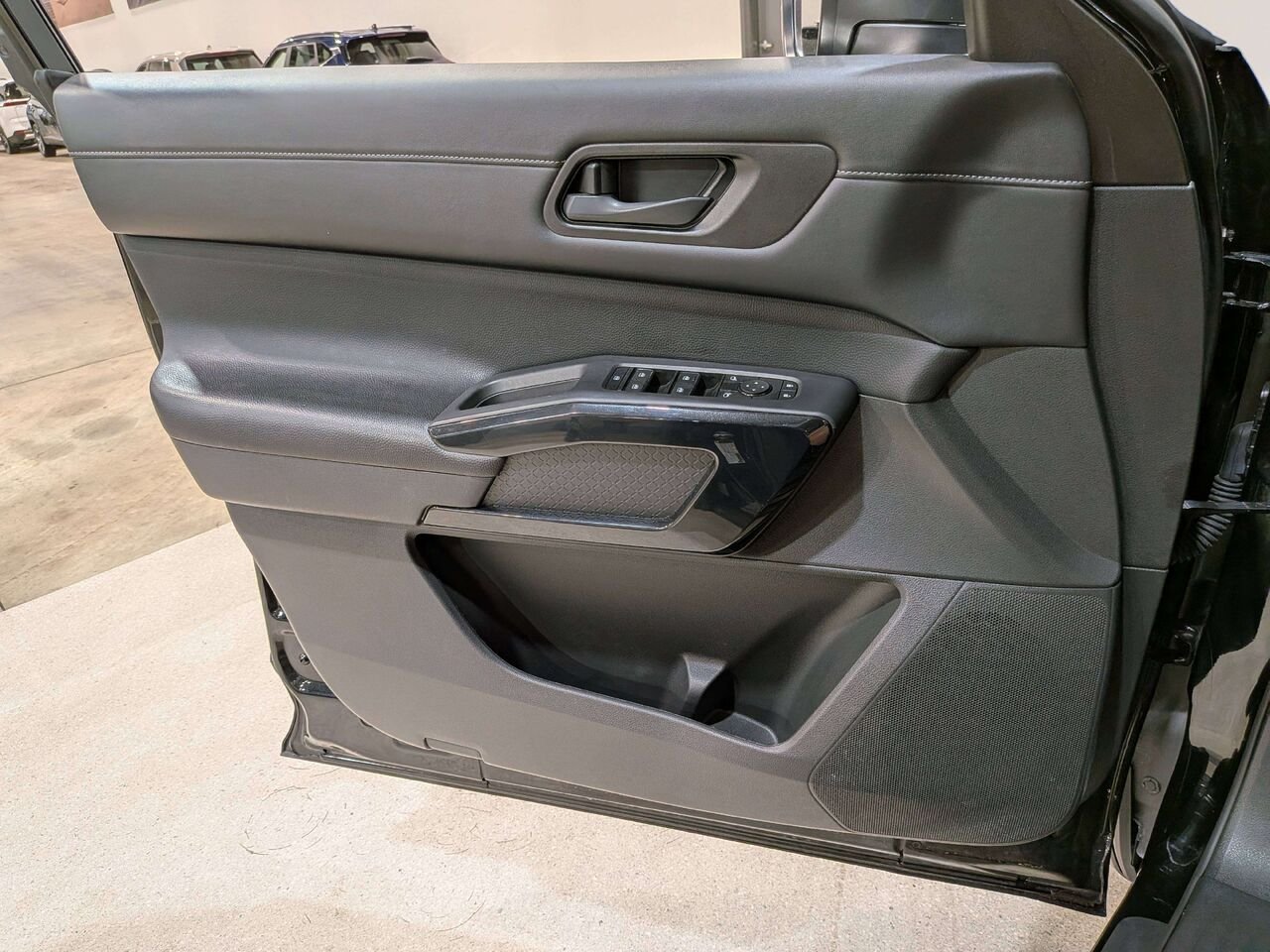 2024 Nissan Pathfinder S 4WD Black Val-David - photo #35