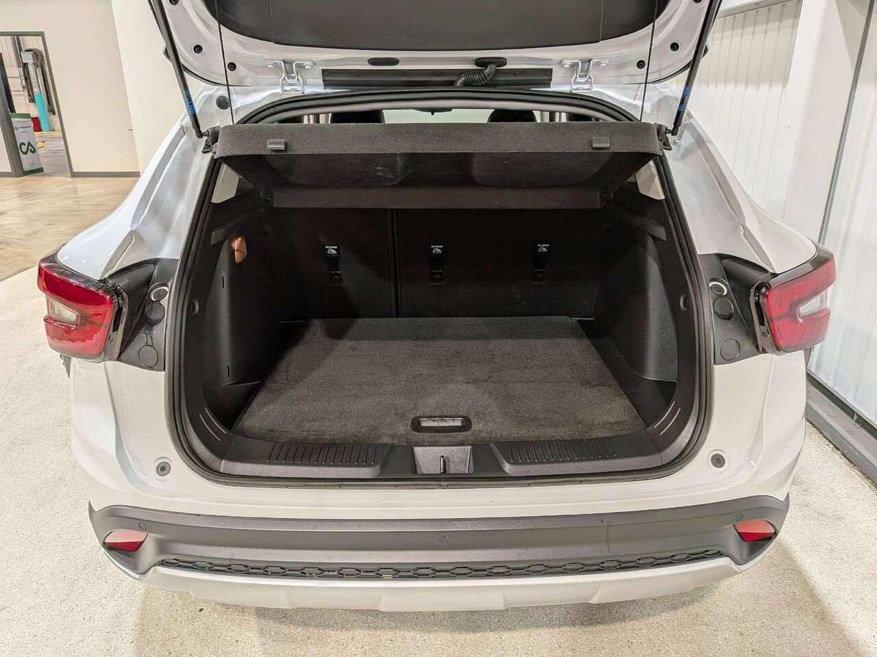 2025 Chevrolet Trax FWD 4dr LT White Val-David - photo #8