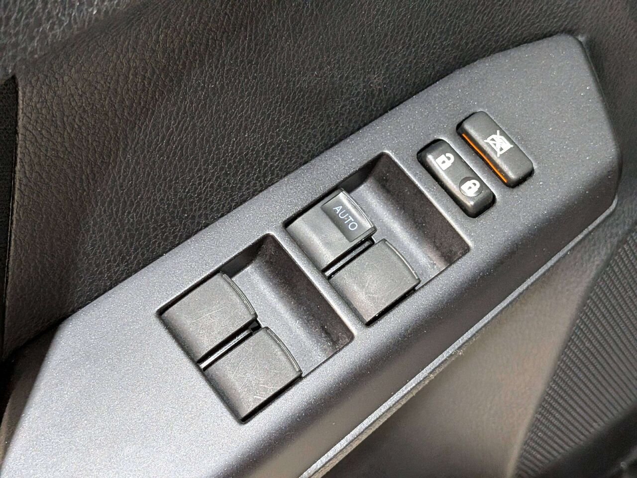 2018 Toyota RAV4 FWD LE Grey Val-David - photo #31