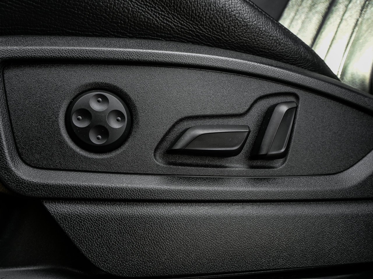2019 Audi Q5 Progressiv 45 TFSI quattro Black Sherwood Park - photo #17