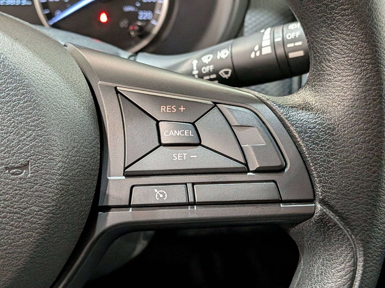 2024 Nissan Kicks S FWD Black Val-David - photo #15