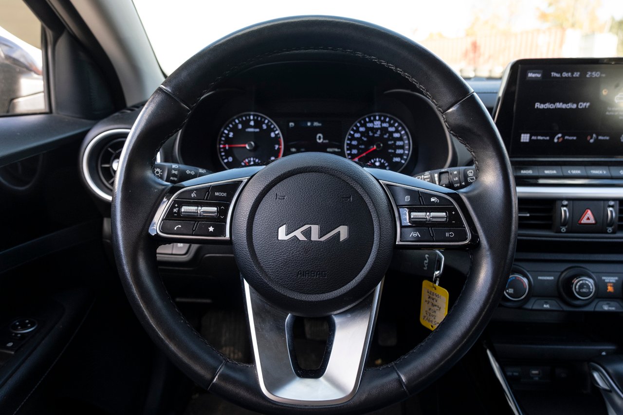 Kia Forte5 2023 Noir Gatineau - photo #9