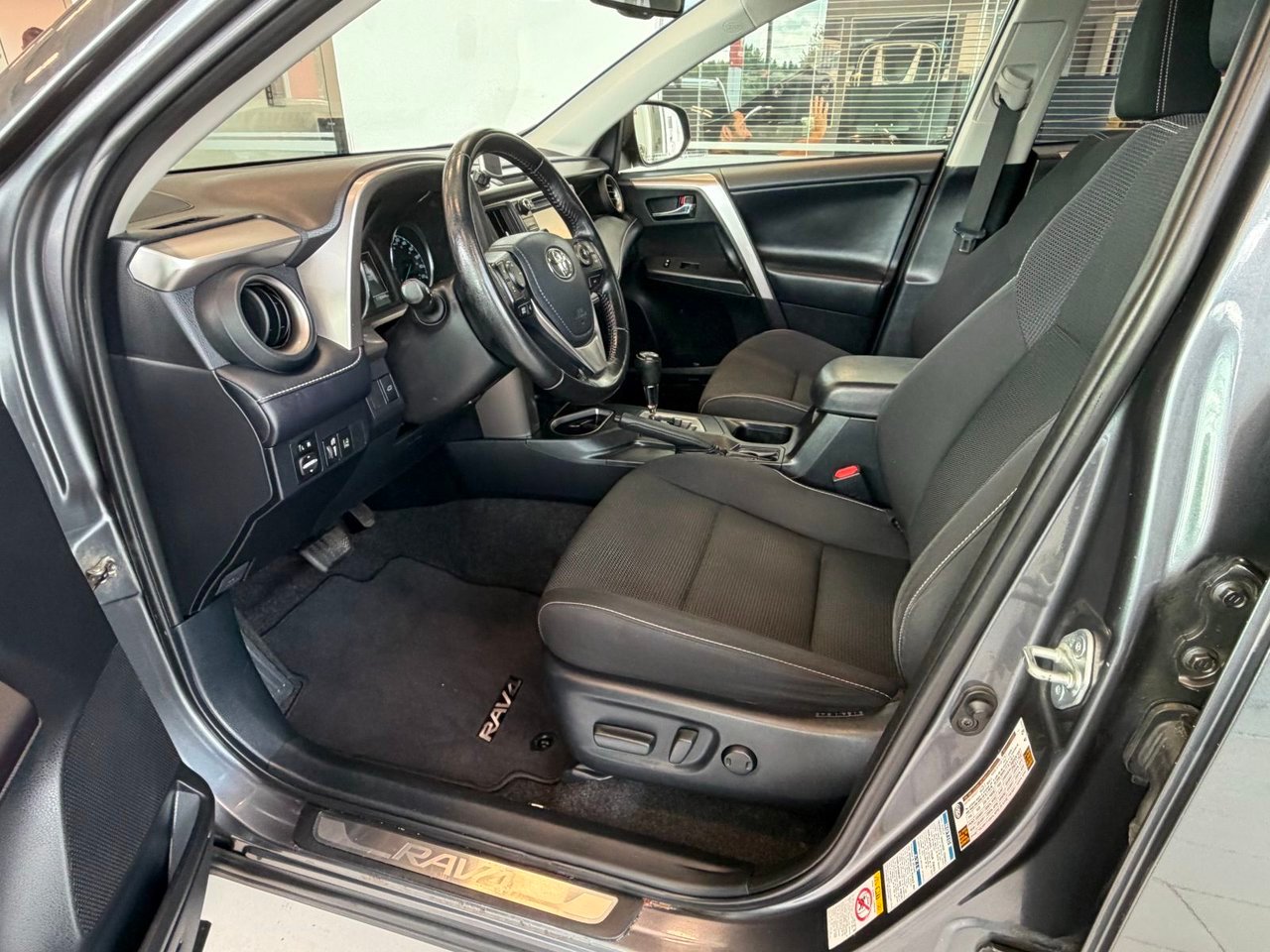 Toyota RAV4 Hybride 2017 Gris Notre-Dame-des-Prairies - photo #5