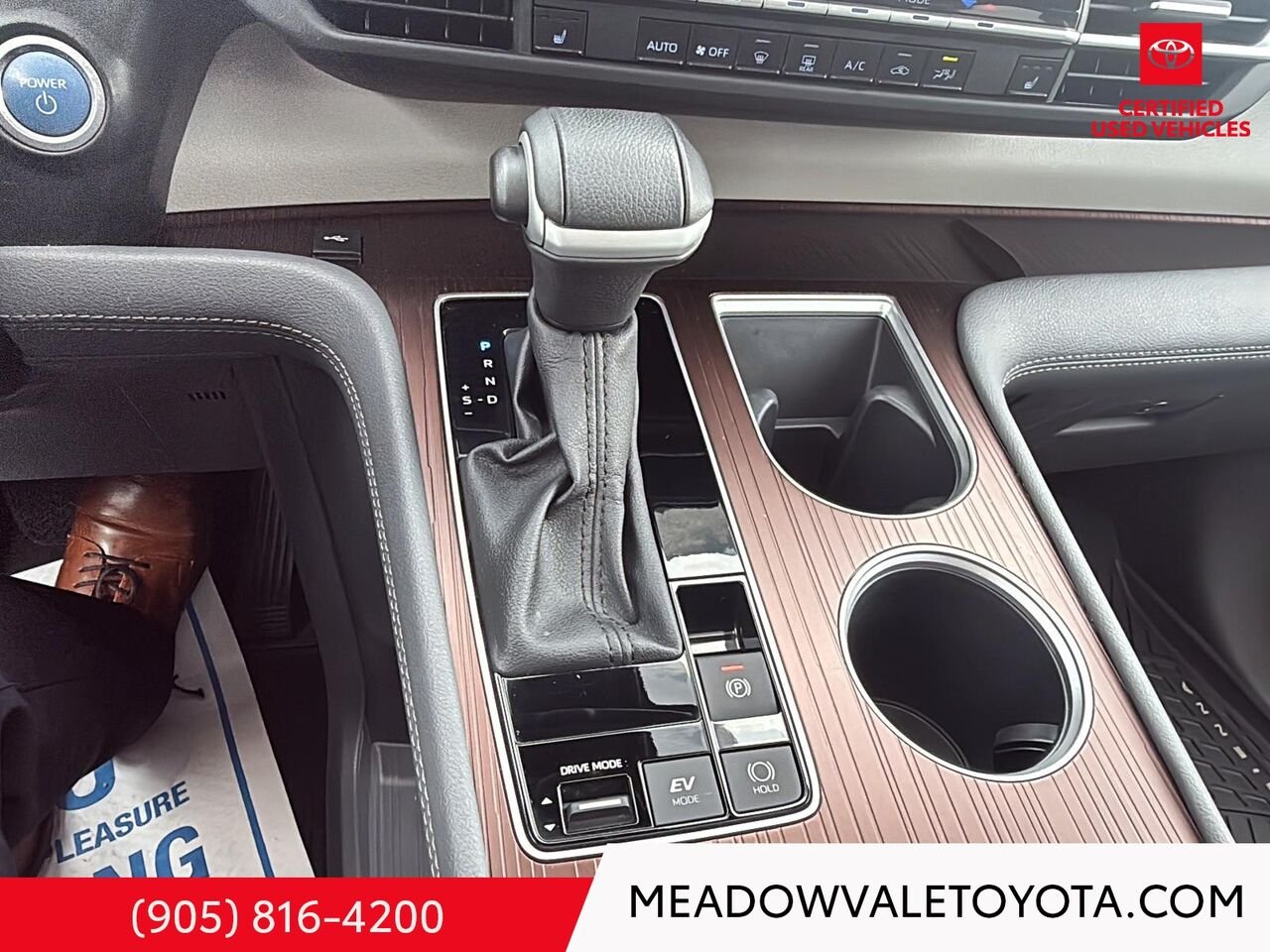 2024 Toyota Sienna Black Mississauga - photo #17