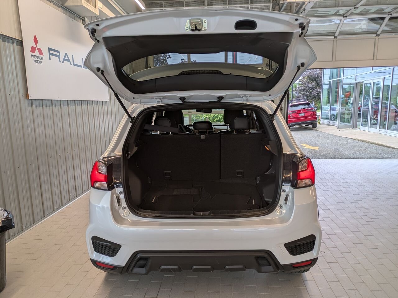 2022 Mitsubishi RVR White Gatineau - photo #3