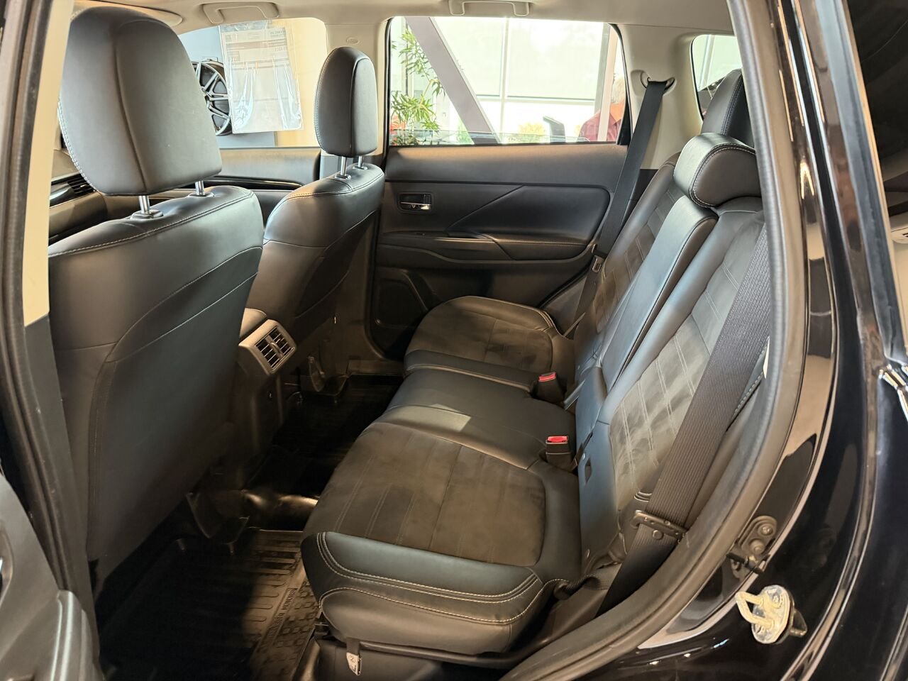 2019 Mitsubishi Outlander Black Saint-Eustache - photo #9