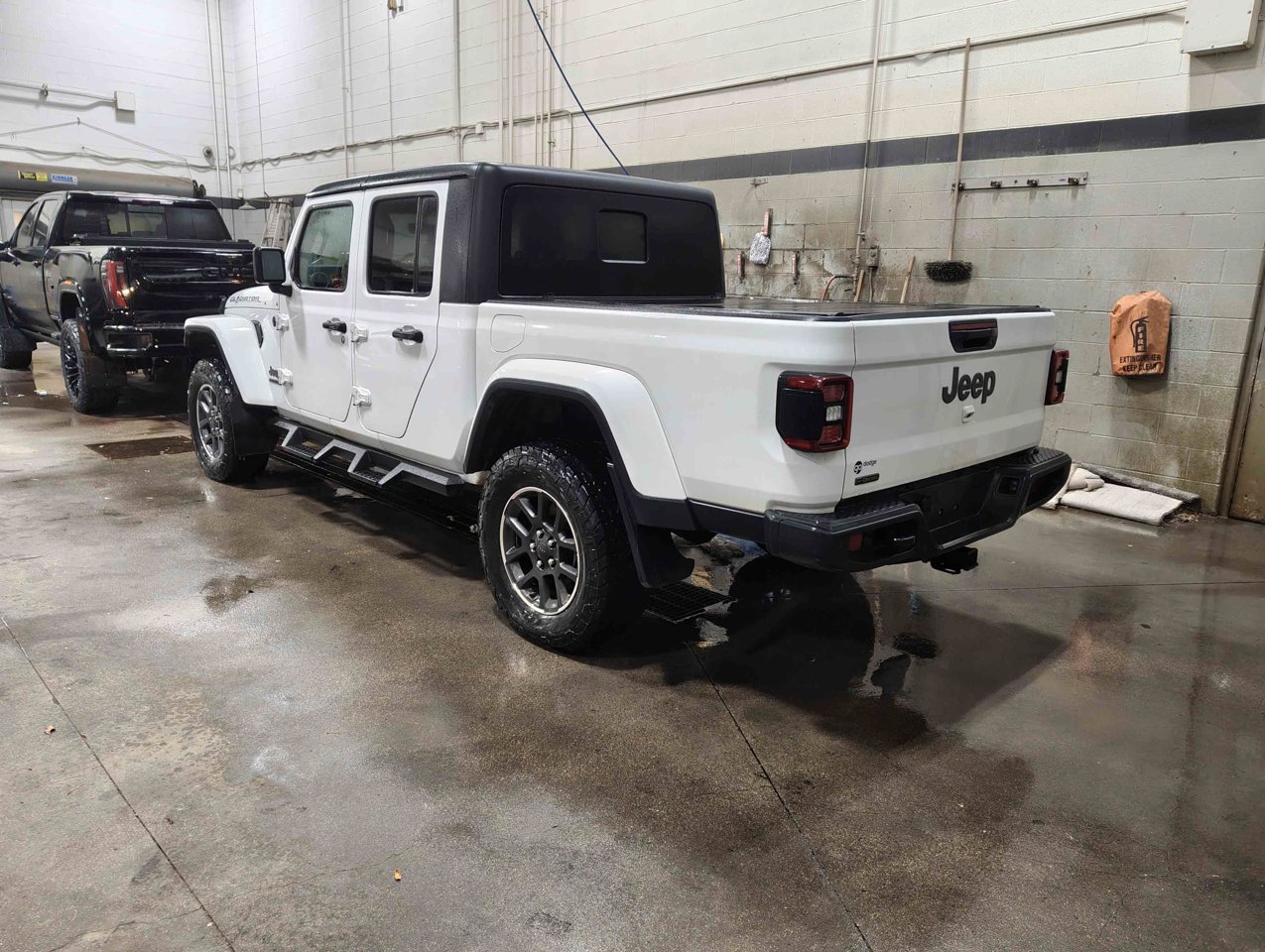 2021 Jeep Gladiator Sport 80th Anniversary 4x4 *Ltd Avail* White Sherwood Park - photo #4