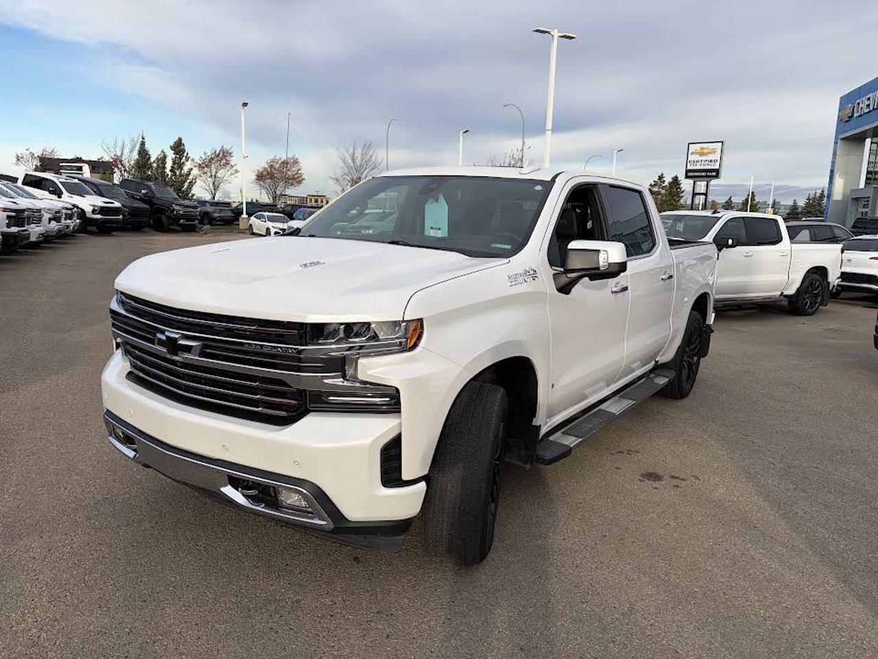 2020 Chevrolet Silverado 1500 4WD Crew Cab 147 High Country White Sherwood Park - photo #2