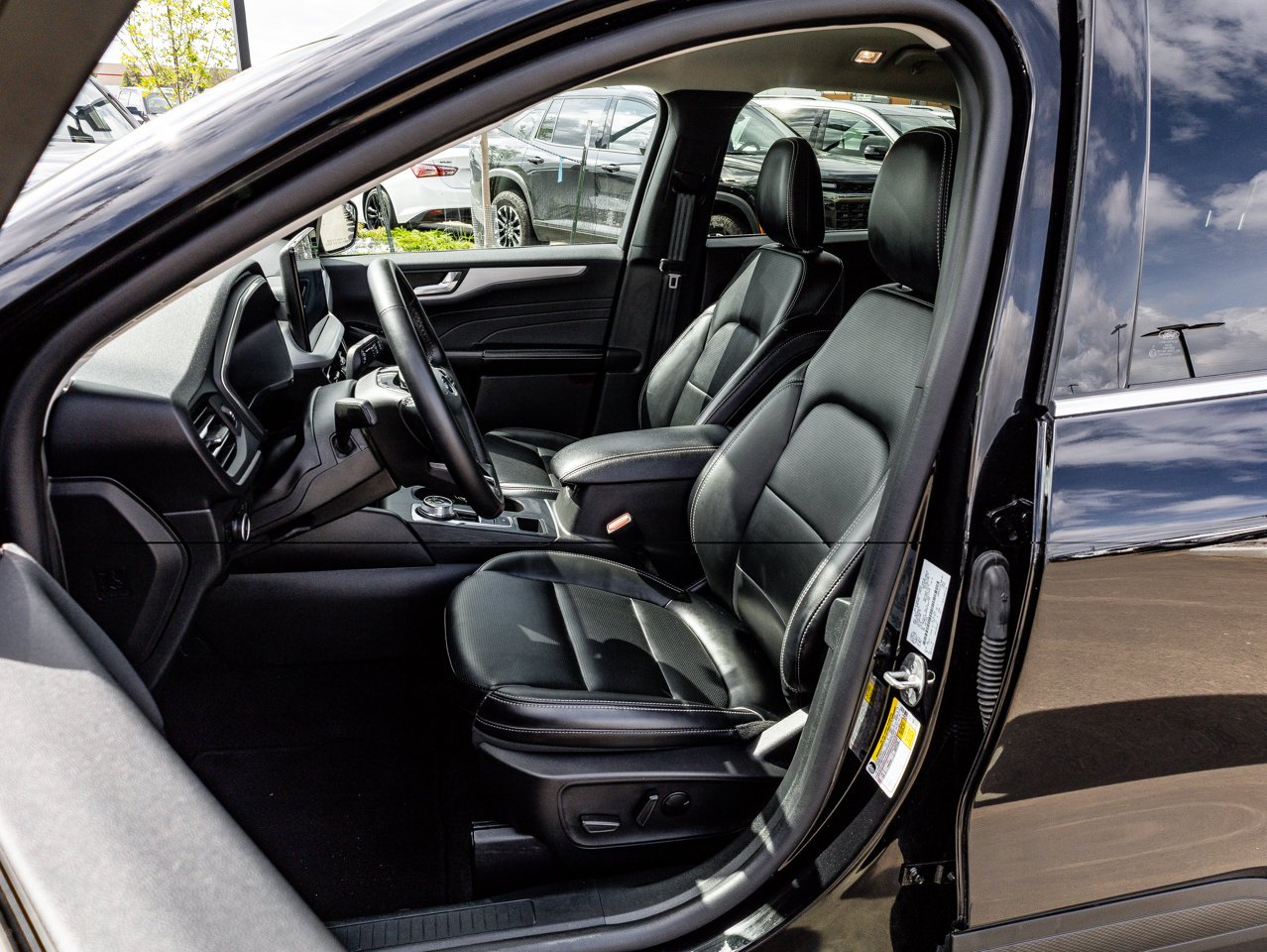2025 Ford Escape Platinum AWD Black Sherwood Park - photo #15