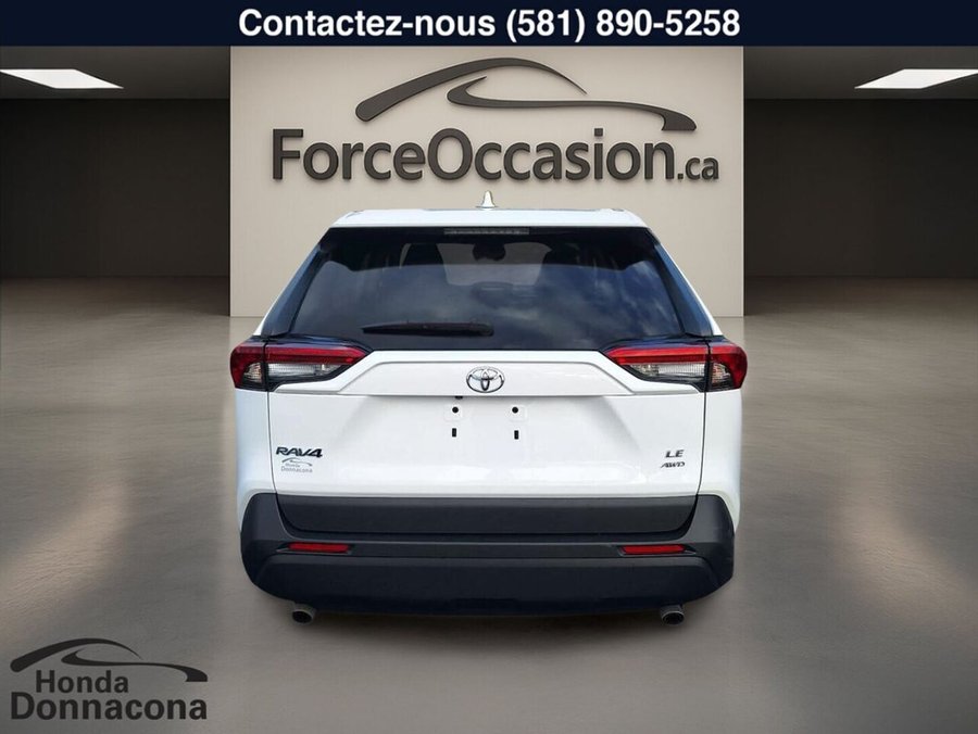 Toyota RAV4 LE, Bancs chauffant, Propre 2022 Blanc