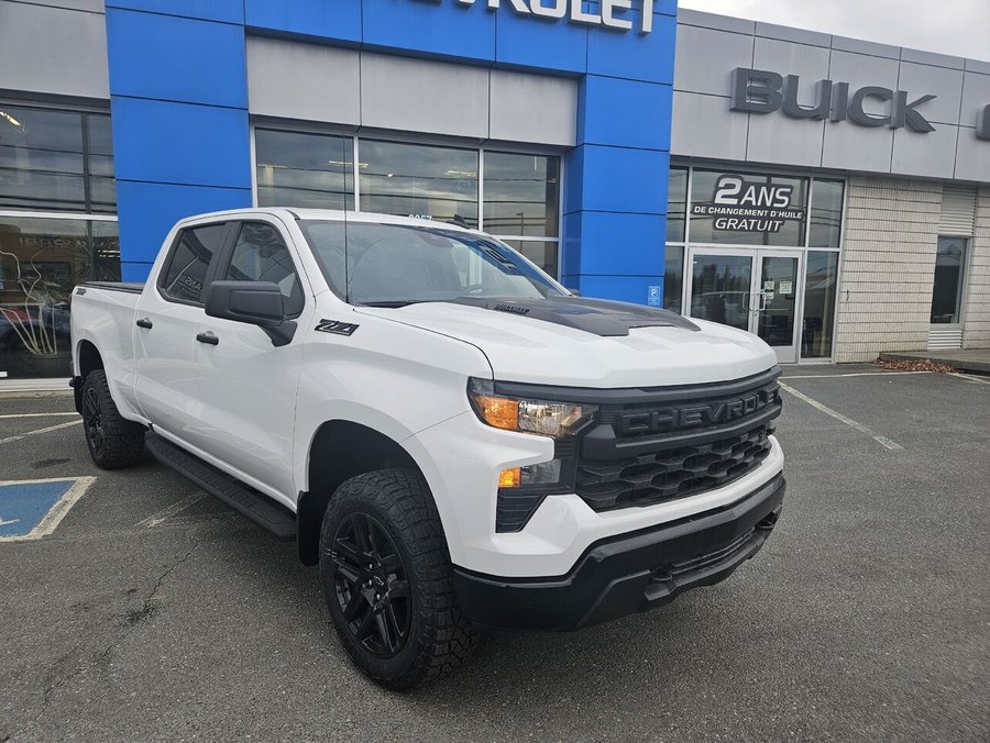 Chevrolet Silverado 1500 Custom Trail Boss cabine multiplace 4RM 157 po 2026 Blanc sommet