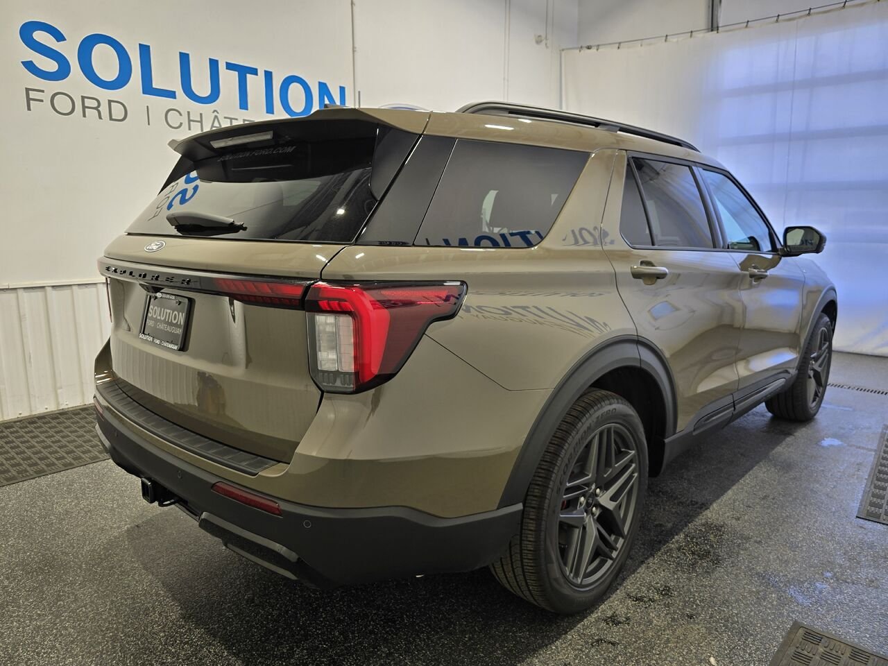 Ford Explorer 2027 Gris Saint-Eustache - photo #2