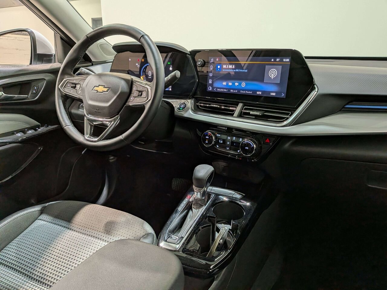 2025 Chevrolet Trax FWD 4dr LT White Val-David - photo #18