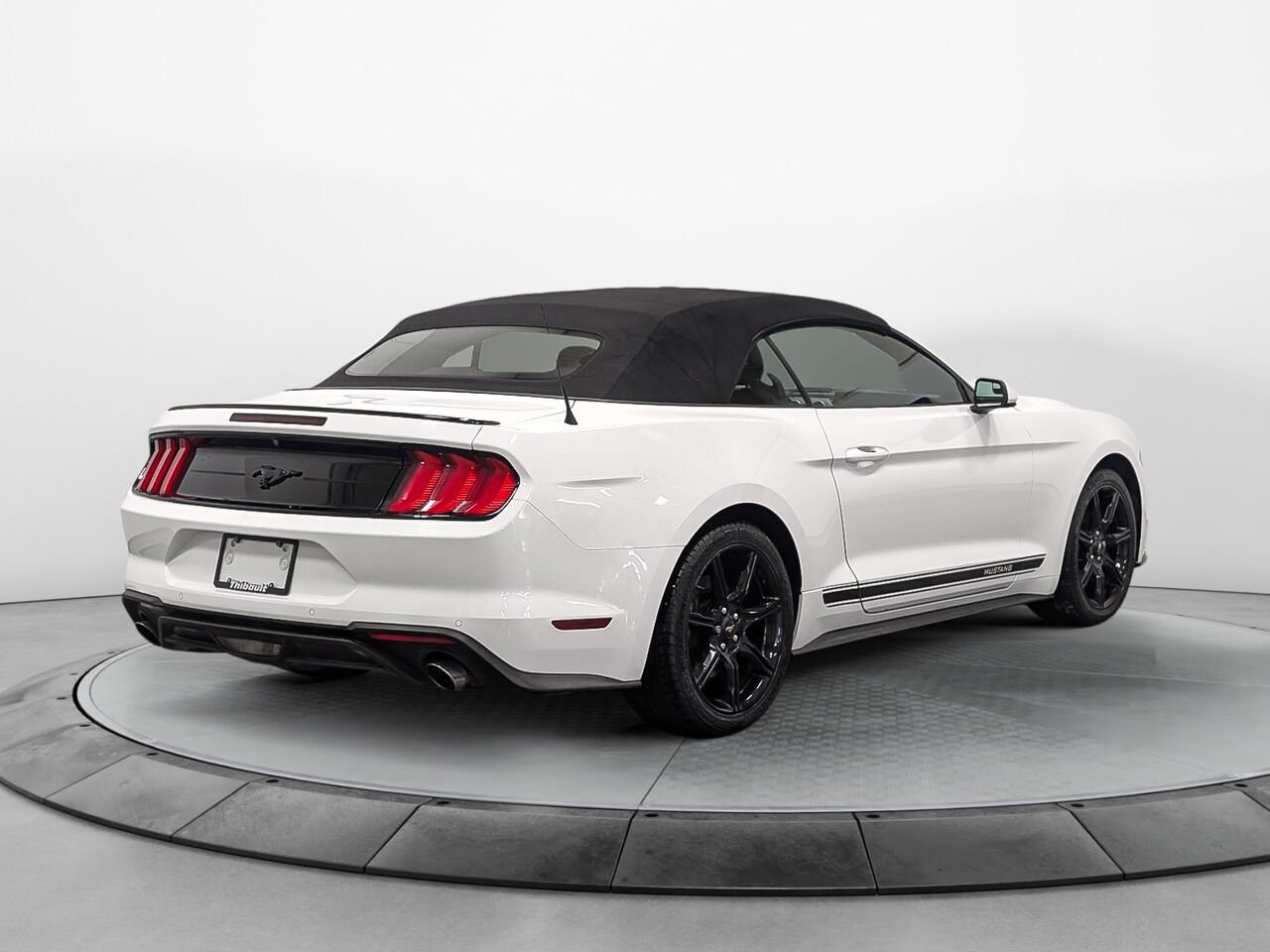 2020 Ford MUSTANG 2.3L EcoBoost Convertible Groupe 101A White Sherbrooke - photo #5