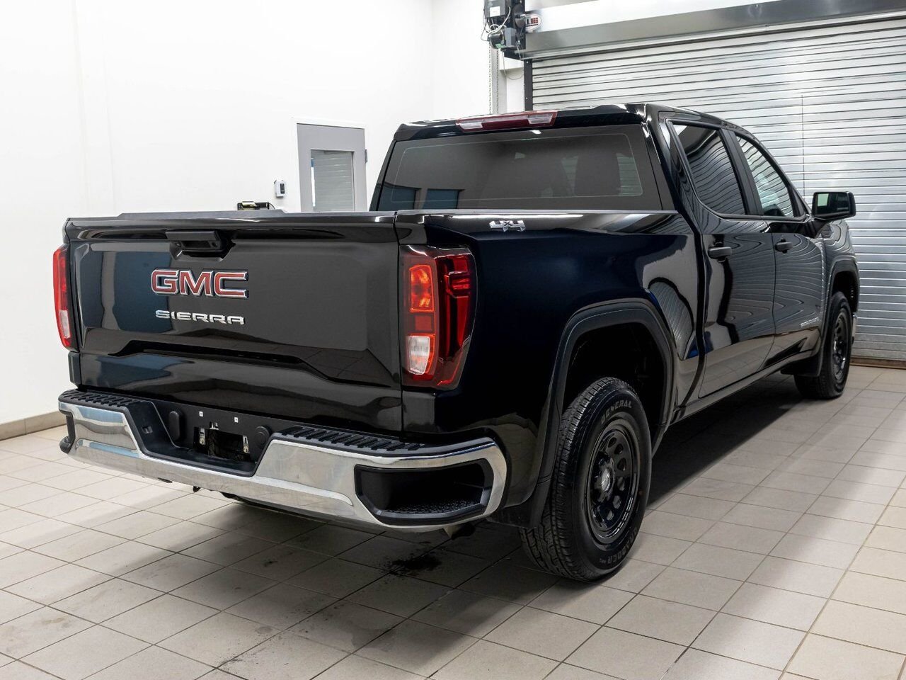 GMC Sierra 1500 PRO CREW 4X4 *CARPLAY* GR. SECURITE *WIFI* USB 2024 Noir Saint-Jérôme - photo #7