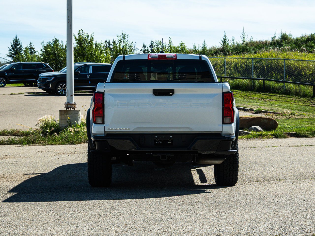 2024 Chevrolet Colorado 4WD Crew Cab Trail Boss White Sherwood Park - photo #12
