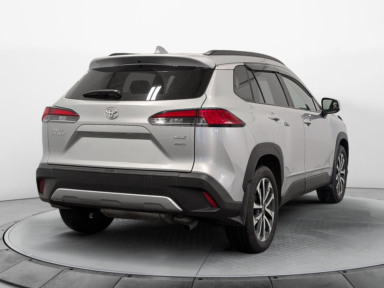 Toyota Corolla Cross AWD XLE AWD Cuir Toit Ouvrant Volant Chauffant 2022 Gris Sherbrooke - photo #5