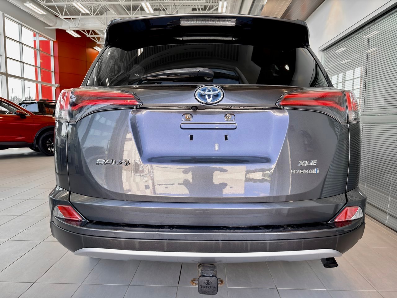 2017 Toyota RAV4 Hybrid Silver Notre-Dame-des-Prairies - photo #8