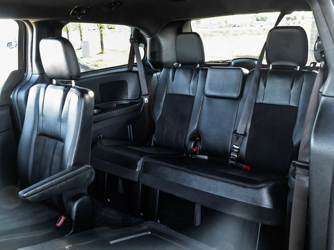 2020 Dodge Grand Caravan Premium Plus 2WD Black Sherwood Park - photo #15