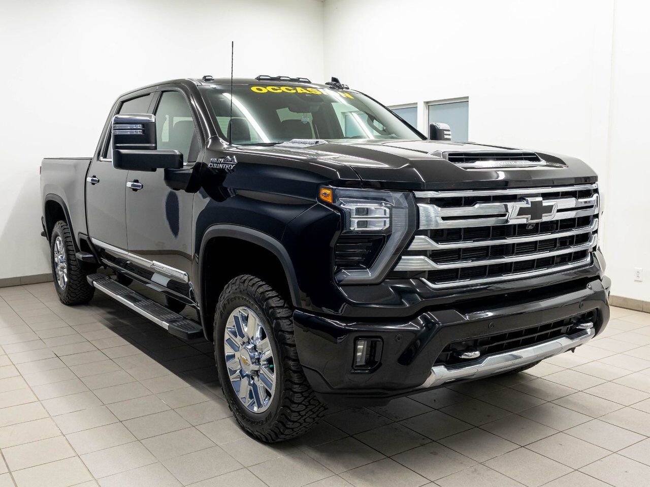 Chevrolet Silverado 2500HD HIGH COUNTRY Z71 CREW 4X4 *DIESEL* TOIT *HUD* BOSE 2024 Noir Saint-Jérôme - photo #10
