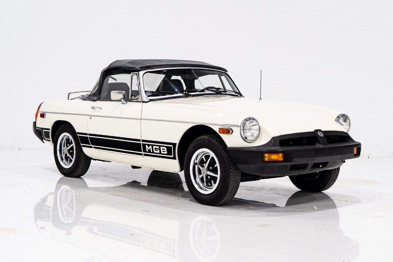MG B Beautifully presented from former complete restoration 1979 Blanc Montréal - photo #36