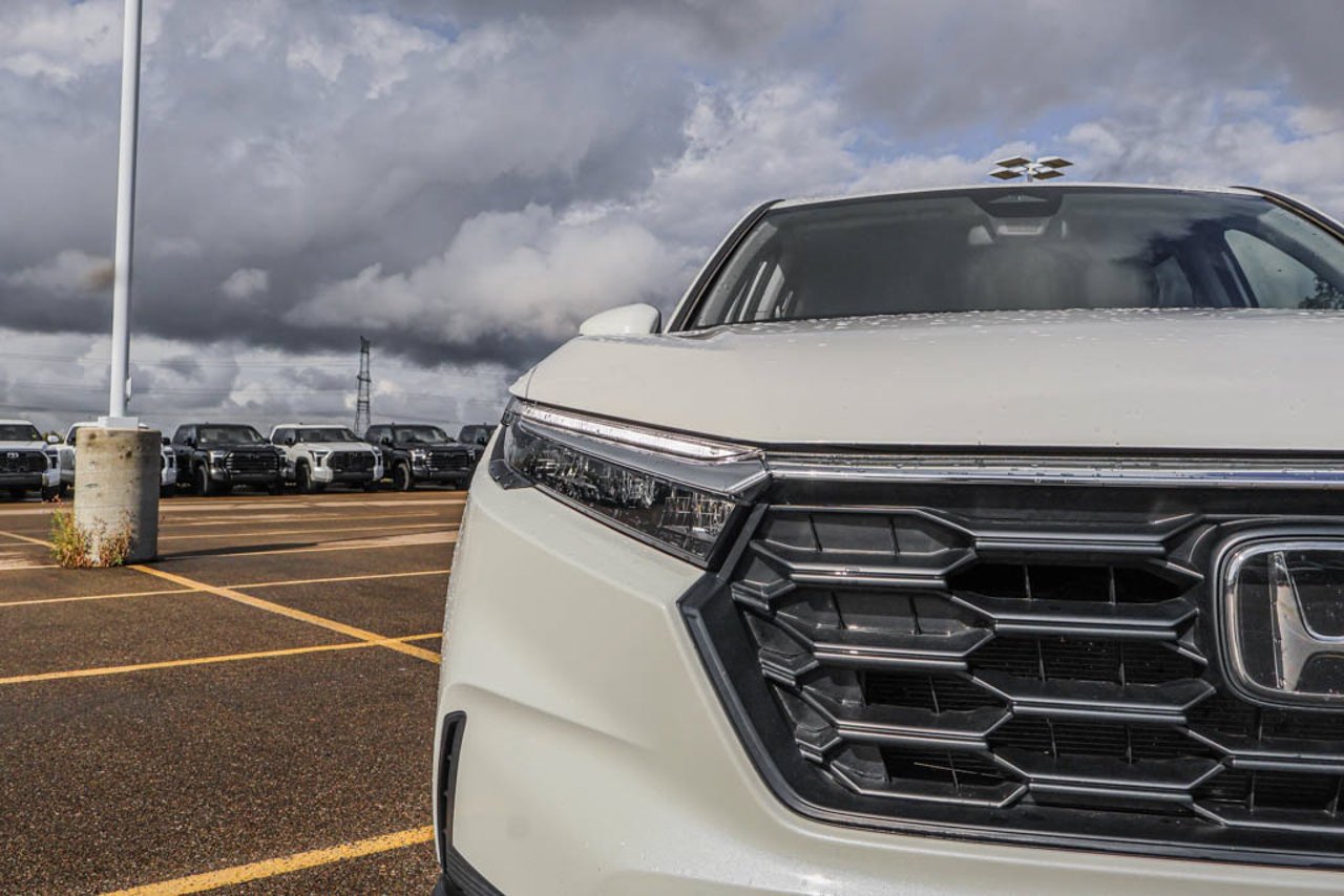 2025 Honda CR-V LX AWD White Sherwood Park - photo #10
