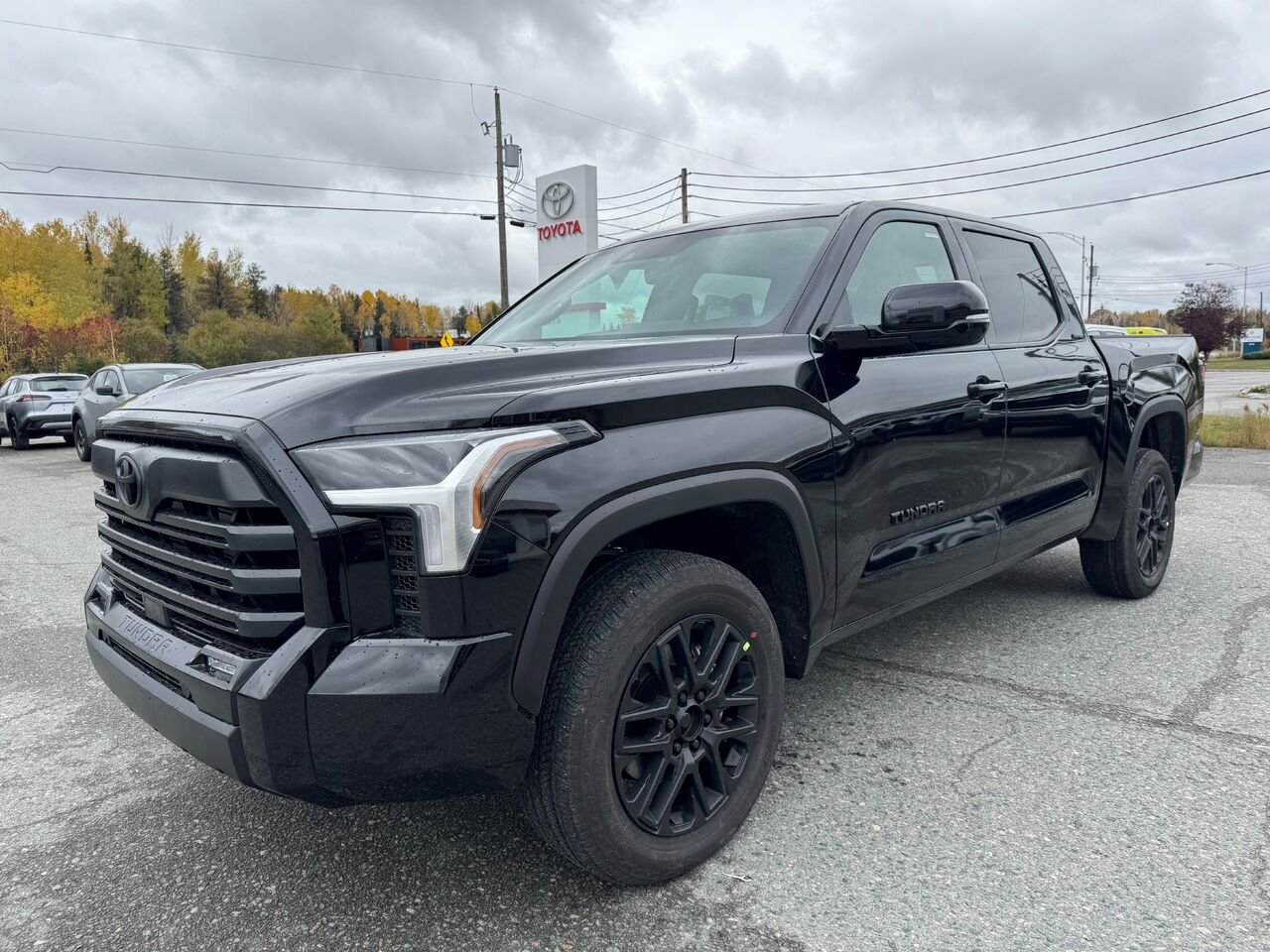 Toyota Tundra Limited CrewMax 4x4 2026 Noir minuit métallisé Val-d'Or - photo #0