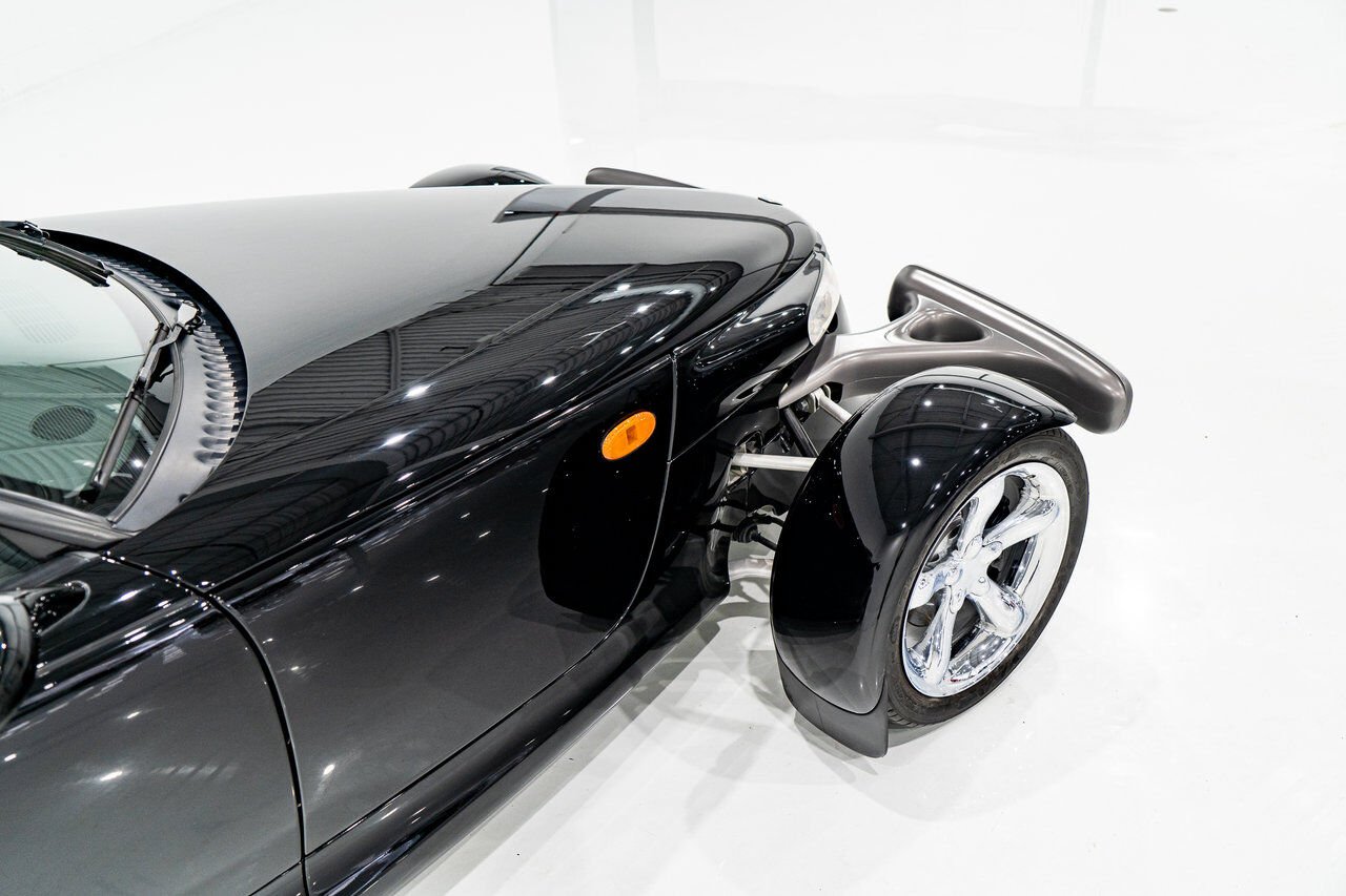 Plymouth Prowler Desirable Black Colour with only 7,611KM (4756mi) from new **PRICE IN USD** 1999 Noir Montréal - photo #46