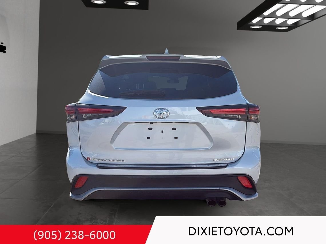 2024 Toyota Highlander Power Sunroof, Leather Interior, Heated Seats, Alloy Wheels, Heated Steering Wheel, Bluetooth Wind Chill Pearl Mississauga - photo #4