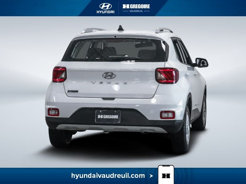 2021 Hyundai Venue White Laval - photo #10