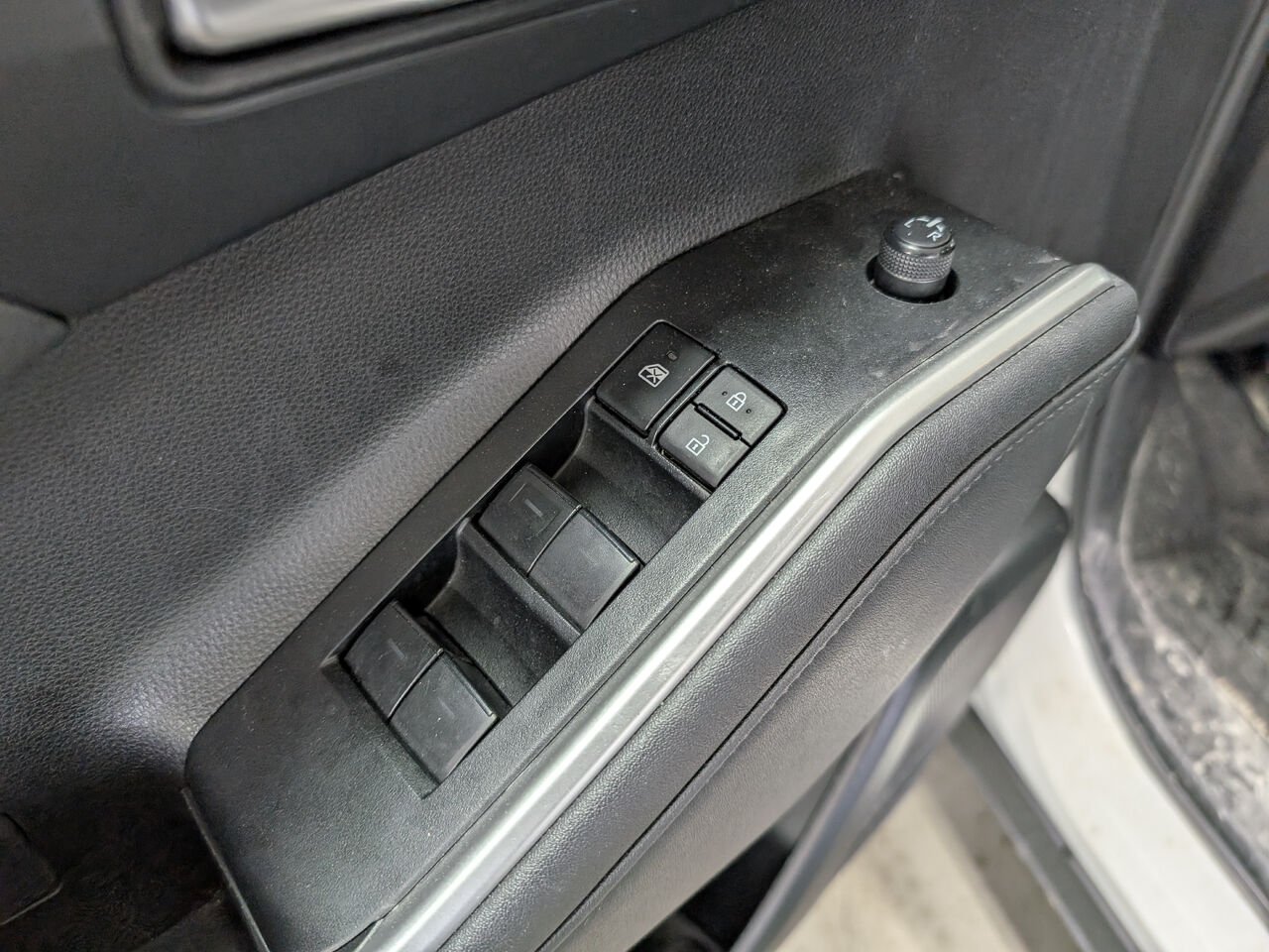 Toyota Highlander XLE/AWD/SIÈGES CHAUFFANTS/VOLANT CHAUFFANT/TOIT OUVRANT/BLUETOOTH/AC BIZONE 2023 Frisson glacé nacré Sherbrooke - photo #9
