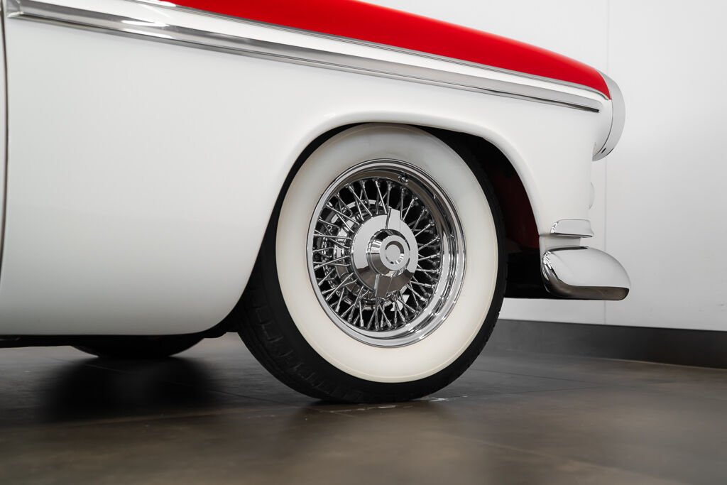 Chrysler New Yorker PRIX IN USD St.Regis | CAR IN MILES 1955 Rouge Montréal - photo #10
