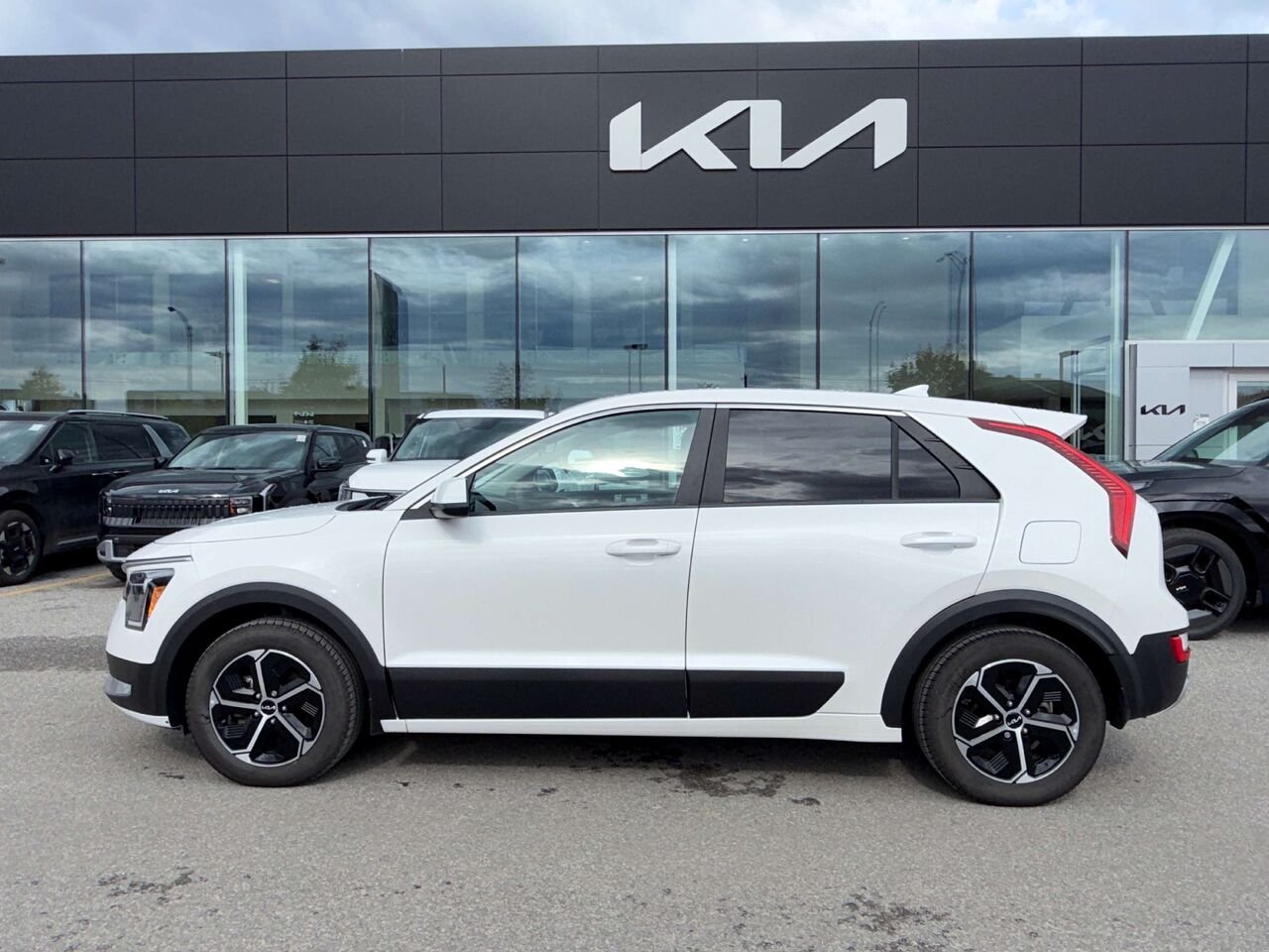 Kia Niro 2023 Blanc Gatineau - photo #2