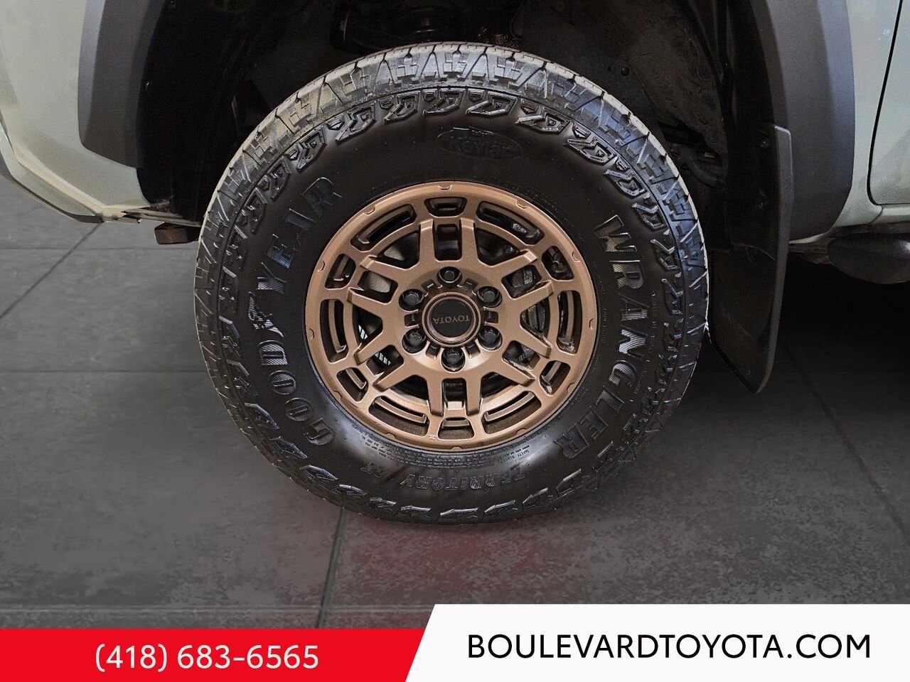 Toyota Tacoma 100089A-122 | DOUBLE CAB 4X4 EMP.COURT 2023 Gris Québec - photo #8
