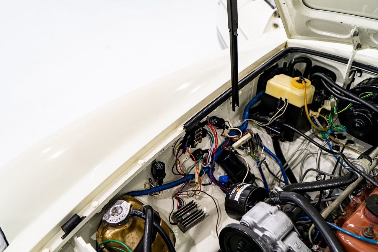 MG B Beautifully presented from former complete restoration 1979 Blanc Montréal - photo #17