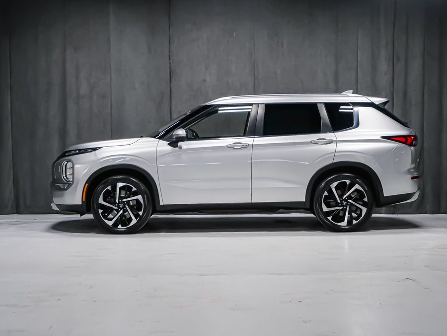 2023 Mitsubishi Outlander SEL Silver