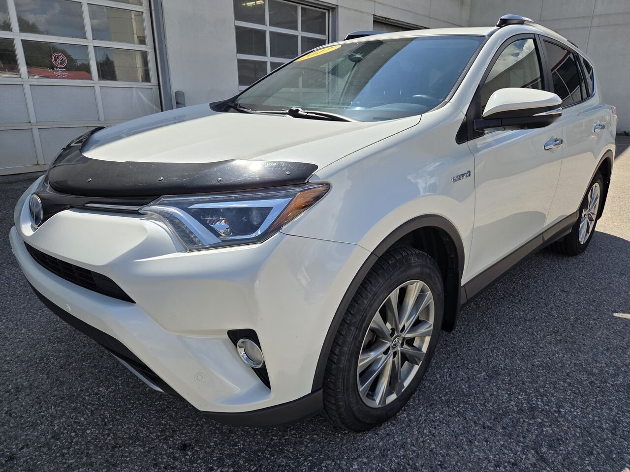 Toyota RAV4 Hybride 2017 Blanc Mont-Laurier - photo #5