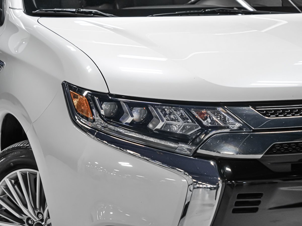2021 Mitsubishi Outlander Plug-In Hybrid Red Montreal - photo #11