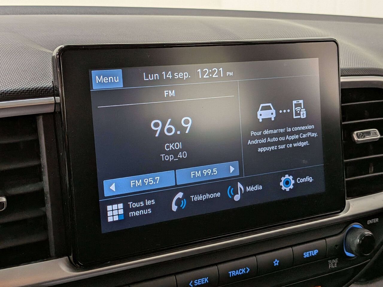 2023 Hyundai Venue Essential IVT Black Val-David - photo #19